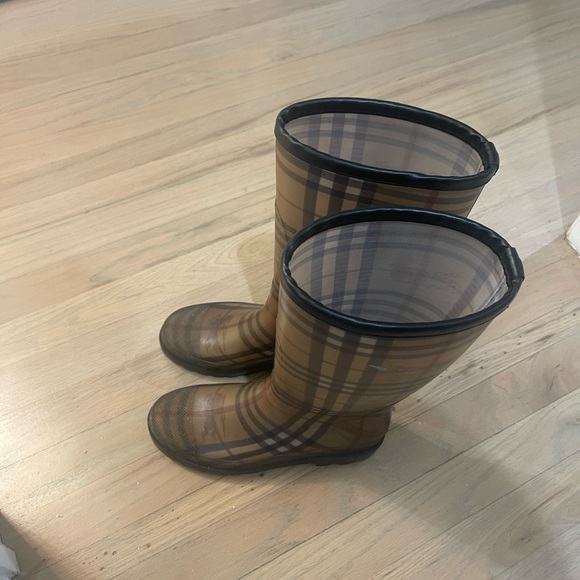 Burberry rain boots - Picture 4 of 5